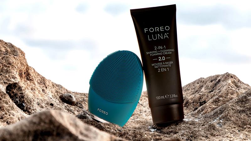 https://cdn-old.erply.com/388873/pictures/782_651aa2cb4a8541.41172093_01_FOREO_Swedish-Cleansing-Routine-for-men_Lead-image-1_large.jpeg